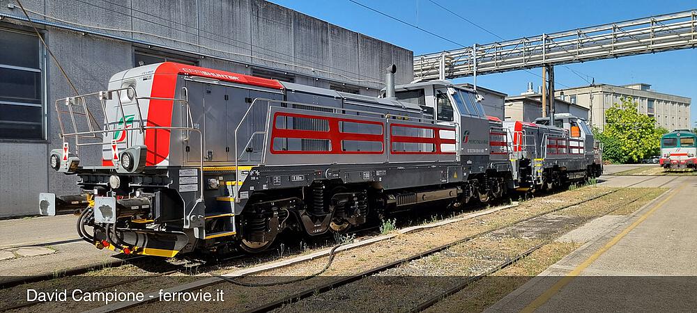 RIVAROSSI HR2900  1/87   Mercitalia Rail, locomotive diesel EffiShunter 1000, argentée, bandes rouges 