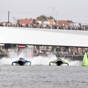 bateau-electrique-radiocommande-e1-racebird-rc-hydrofoil-boat-rtr-blanc.jpg