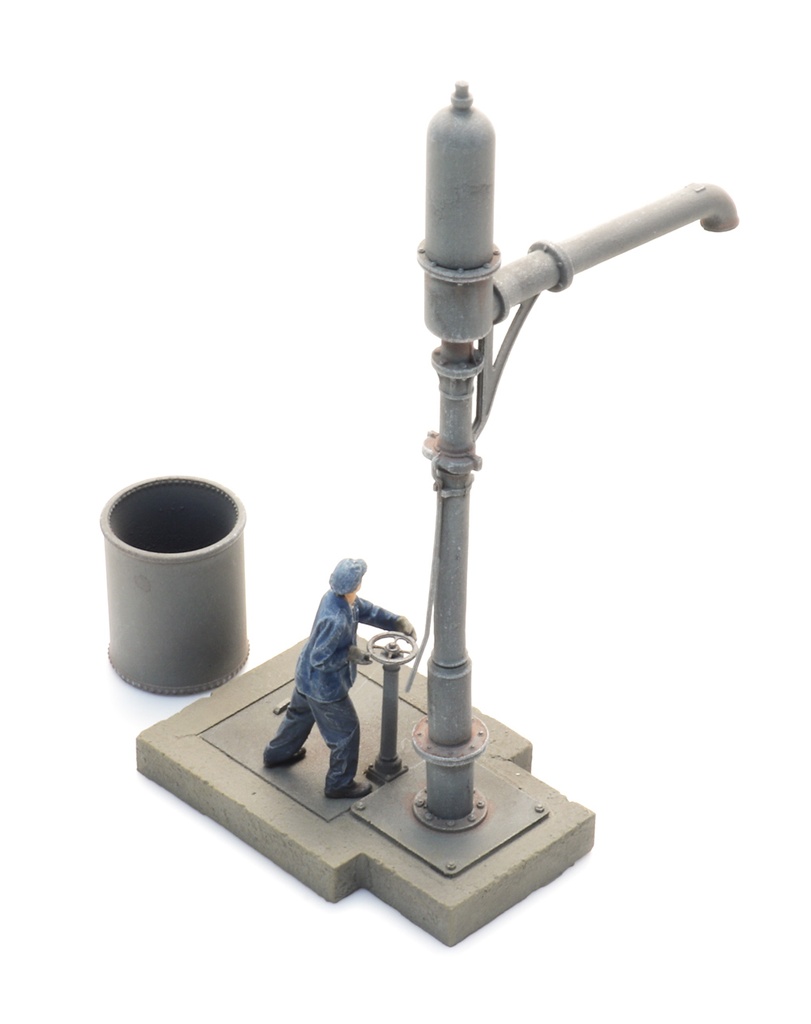 Pompe à eau Alsace–Lorraine haute + figurine kit 1:87 ARTITEC 10426