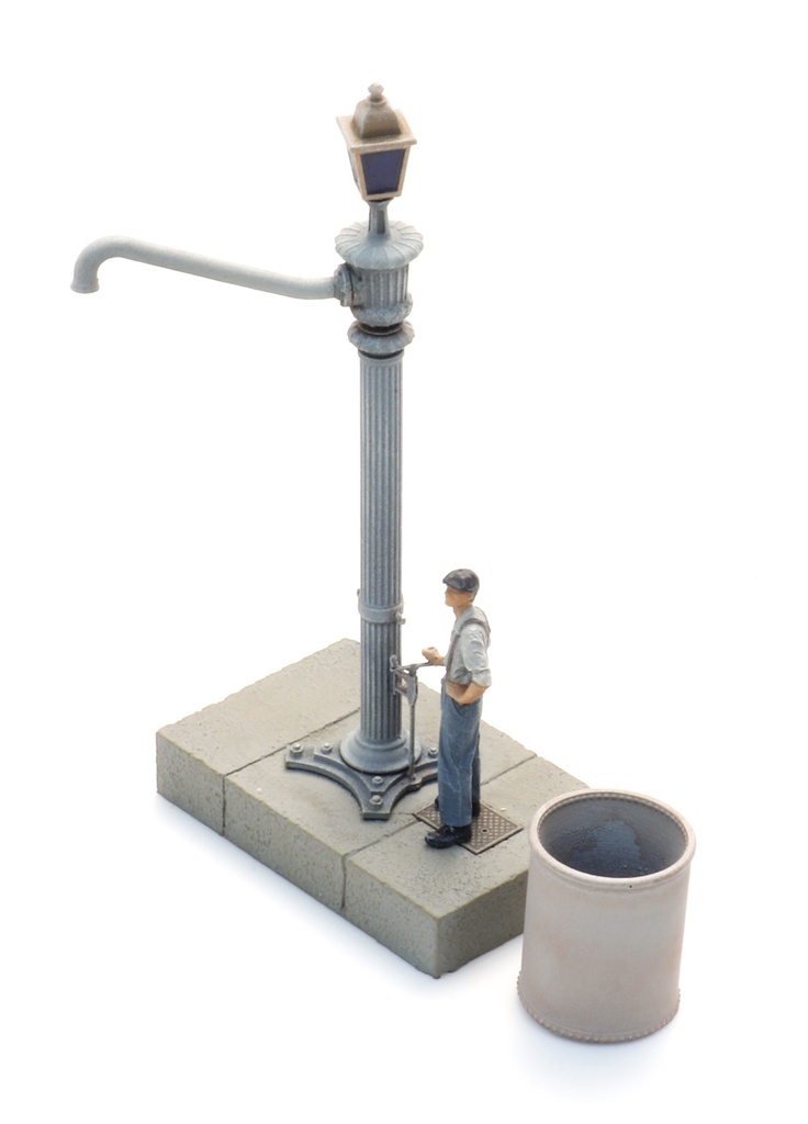 Pompe à eau du PLM M-12 + figurine kit 1:87 ARTITEC 10425