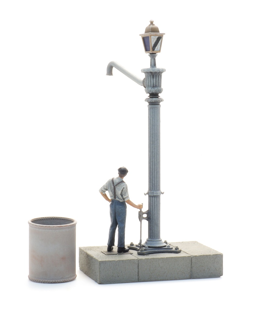 Pompe à eau du PLM M-12 + figurine kit 1:87 ARTITEC 10425