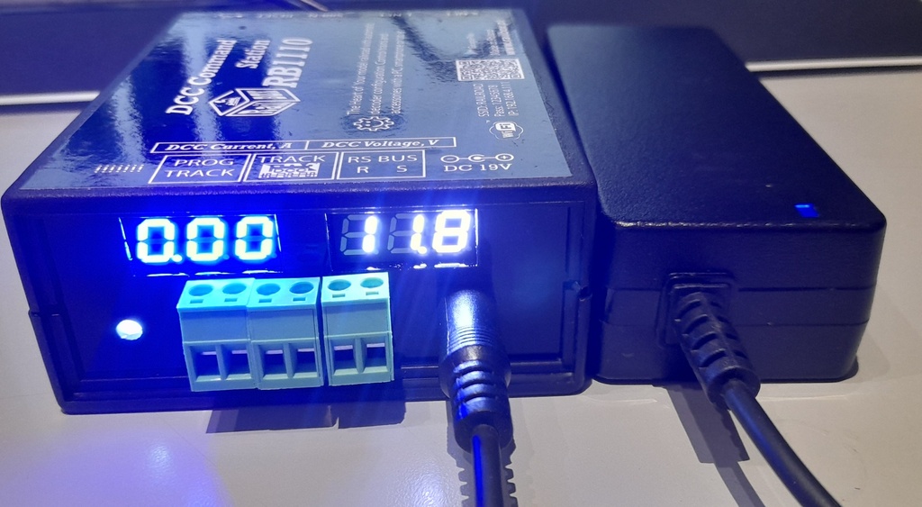 Set de départ N digital DCC avec centrale, décodeur d'accessoire, décodeur de locomotive à fiche nem651 Viessmann 5297  et module de rétrosignalisation RailBOX Electronics 