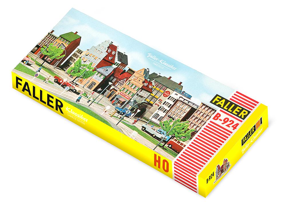 Faller 109924   H0  B-924 Bloc de vieille ville 310 x 130 x 174 mm