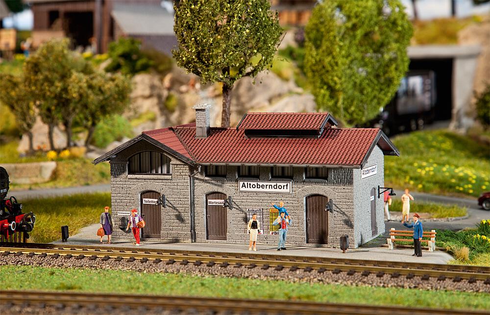 Faller 110088   H0  Station d’arrêt Altoberndorf 188 x 155 x 87 mm