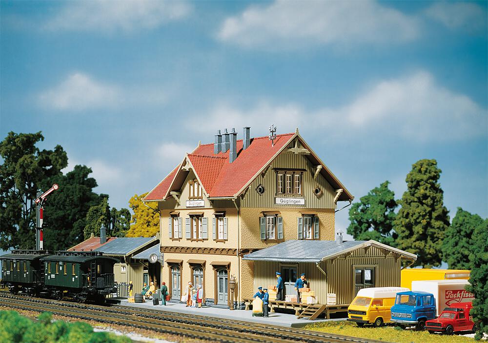 Faller 110107   H0  Gare de Güglingen 308 x 140 x 142 mm, 151 x 77 x 75 mm