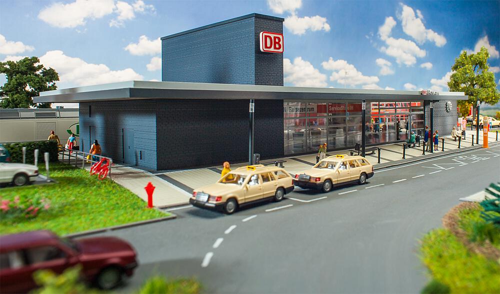 Faller 110130   H0  Gare de Horrem 448 x 195 x 110 mm