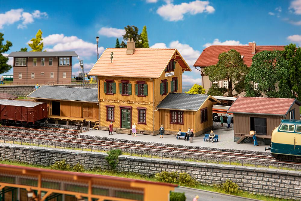 Faller 110153   H0  Gare de Kupferzell 314 x 103 x 145 mm