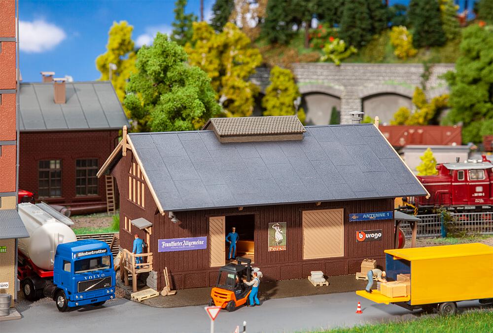 Faller 120095   H0  Hangar à marchandises 205 x 162 x 102 mm