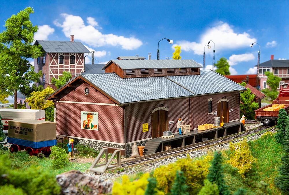 Faller 120097   H0  Hangar à marchandises 259 x 143 x 87 mm