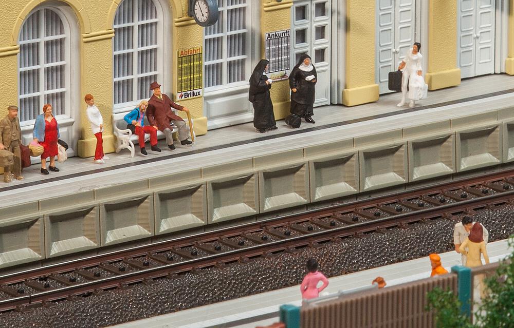 Faller 120100   H0  Quai moderne pour voie C 180 x 70 x 22 mm (2 x), 65 x 70 x 22 mm (2 x), 51 x 70 x 22 mm (2 x), 35 x 70 x 22 mm (2 x)