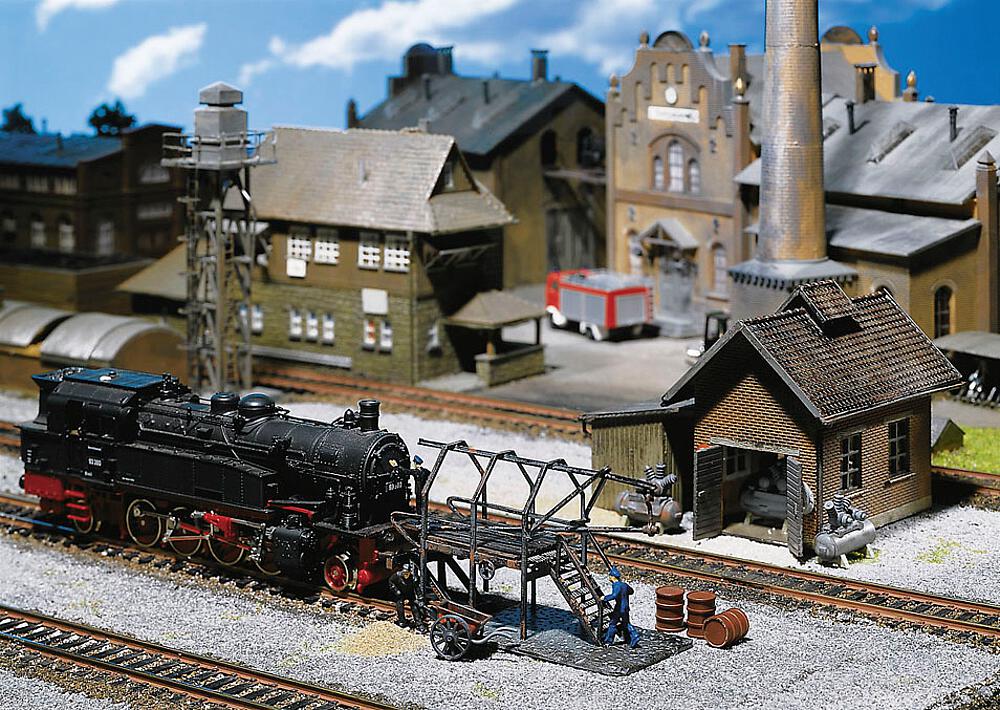 Faller 120139   H0  Maison à compresseur, tuyauterie d’alimentation d’air comprimé, support de tisonniers 90 x 75 x 70 mm, 70 x 35 x 50 mm