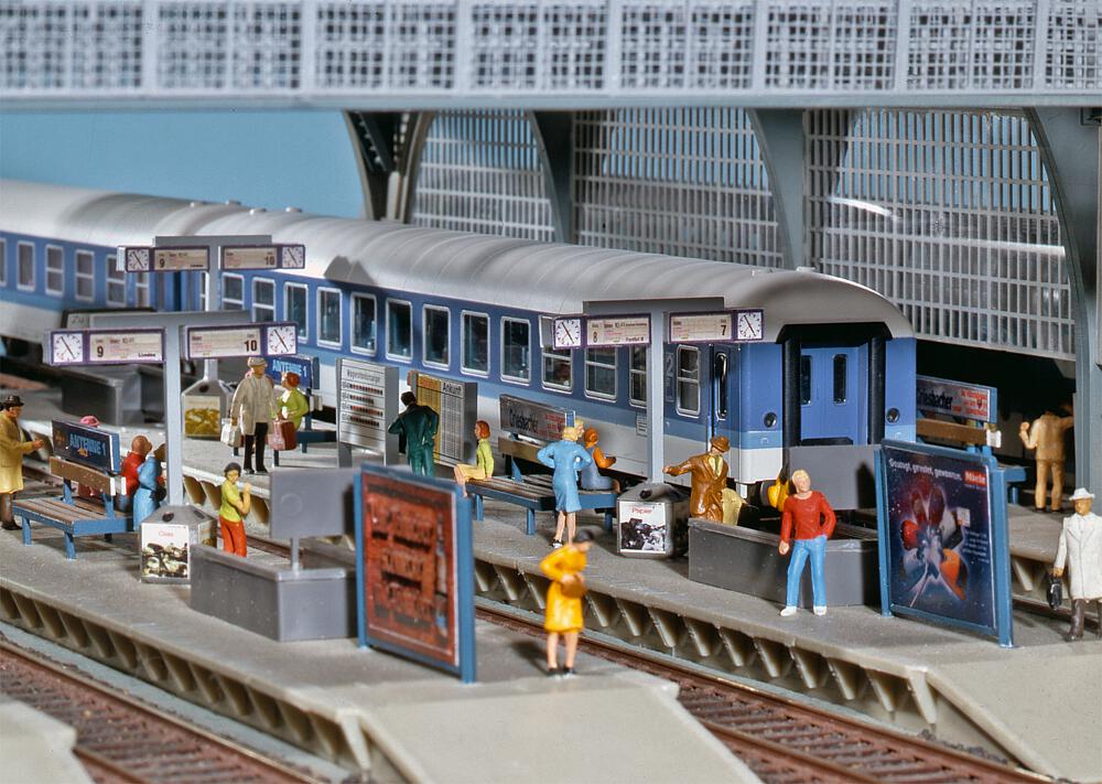 Faller 120186   H0  Décoration de quai de gare 