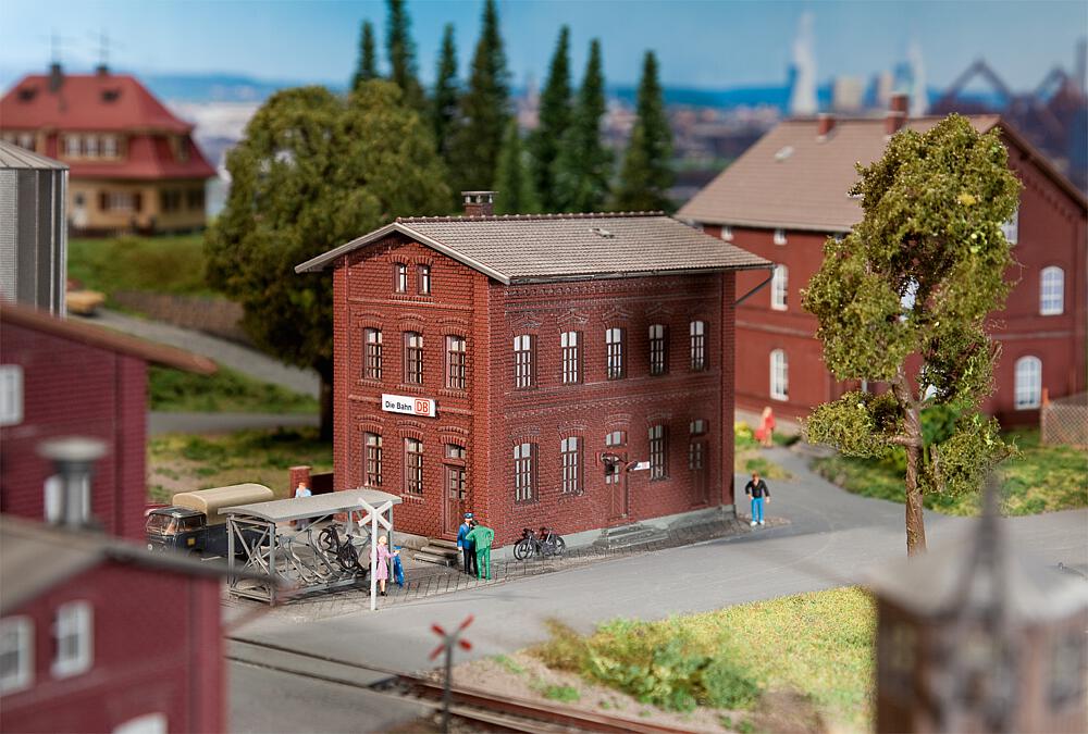 Faller 120235   H0  Immeuble administratif DB 238 x 139 x 135 mm