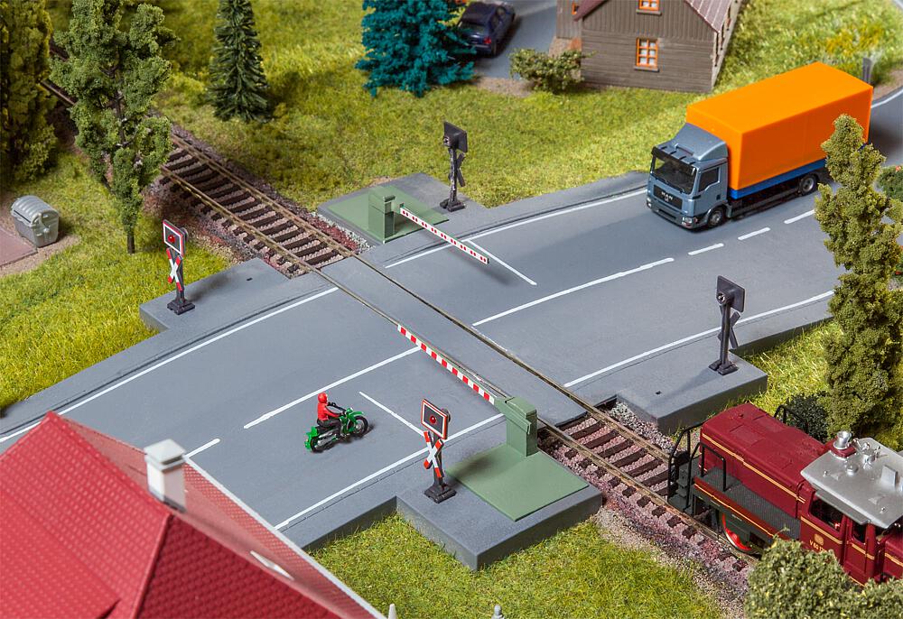 Faller 120244   H0  Barrières de passage à niveau avec pièce d'entraînement 295 x 210 x 43 mm, 371 x 210 x 43 mm