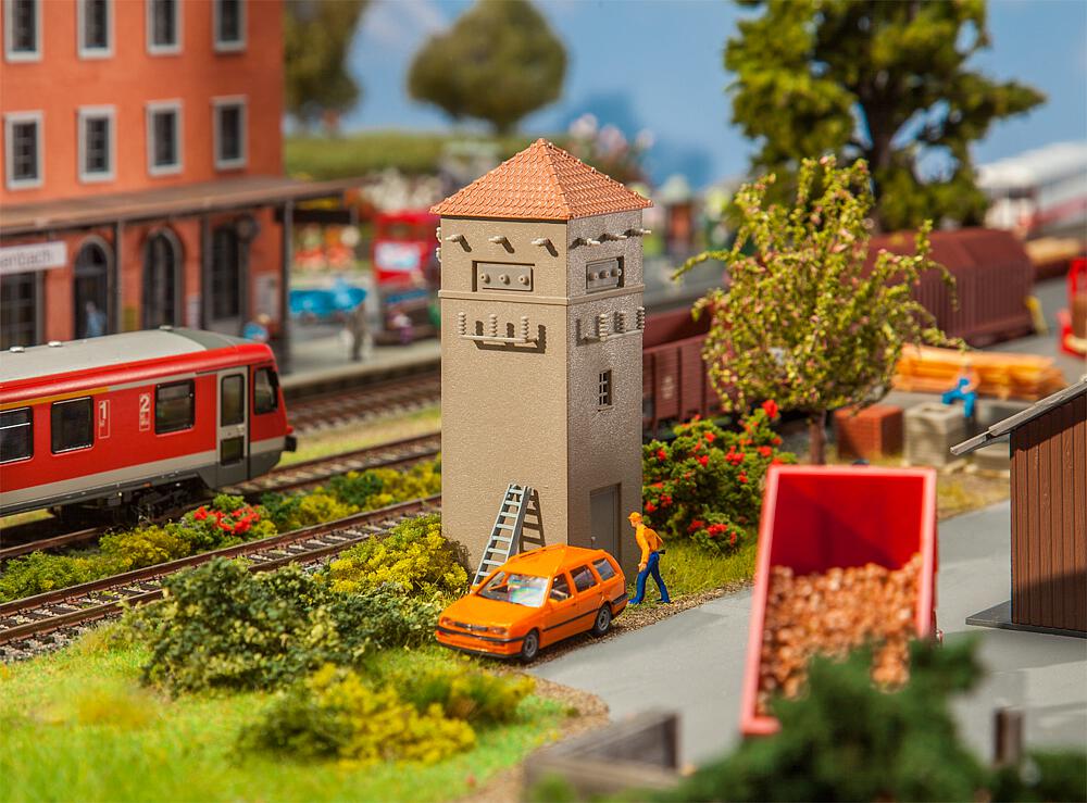 Faller 120261   H0  Petite sous-station à toit pointu 43 x 41 x 101 mm