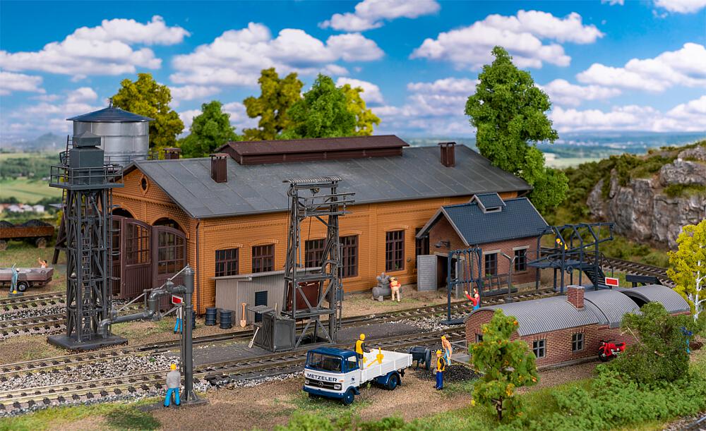 Faller 120296   H0  Kit d'aménagement Dépôt ferroviaire 171 x 100 x 151 mm, 37 x 37 x 134 mm, 155 x 55 x 32 mm, 78 x 15 x 70 mm, 90 x 75 x 70 mm, 70 x 35 x 50 mm