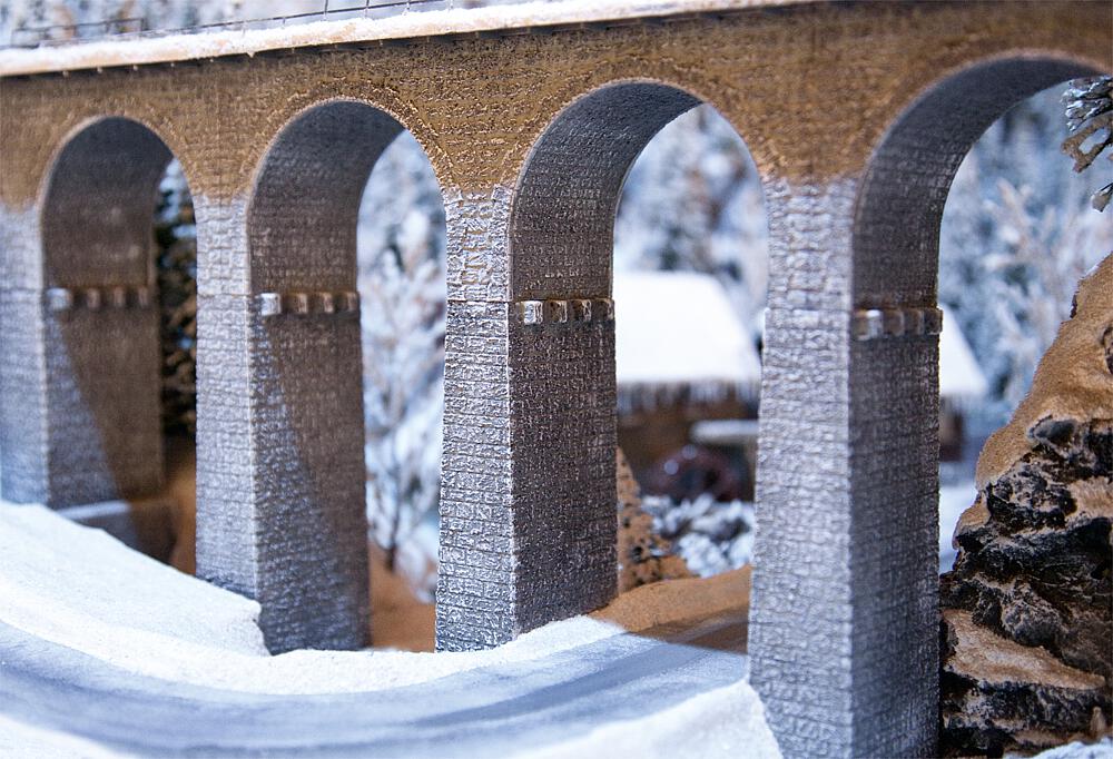 Faller 120479   H0  3 Piles 48 x 32 x 180 mm