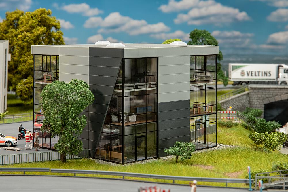 Faller 130156   H0  Immeuble de bureaux 153 x 153 x 123 mm