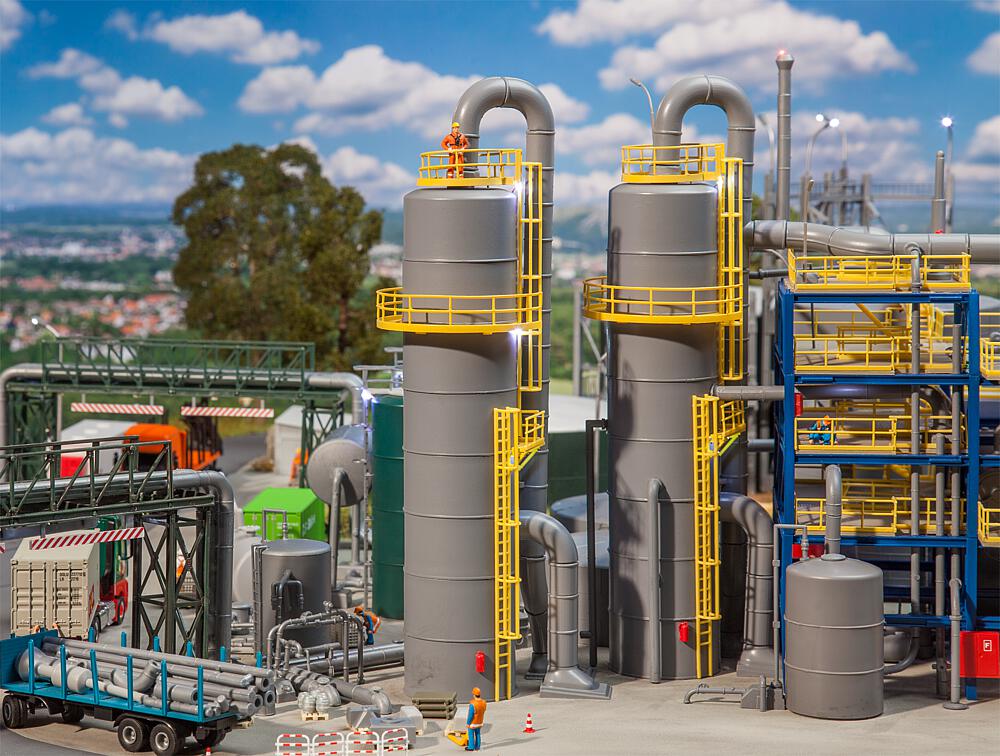 Faller 130177   H0  Tour avec conduites 90 x 72 x 223 mm