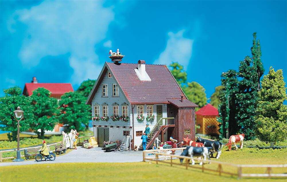 Faller 130280   H0  Maison avec nid de cigognes 117 x 115 x 104 mm