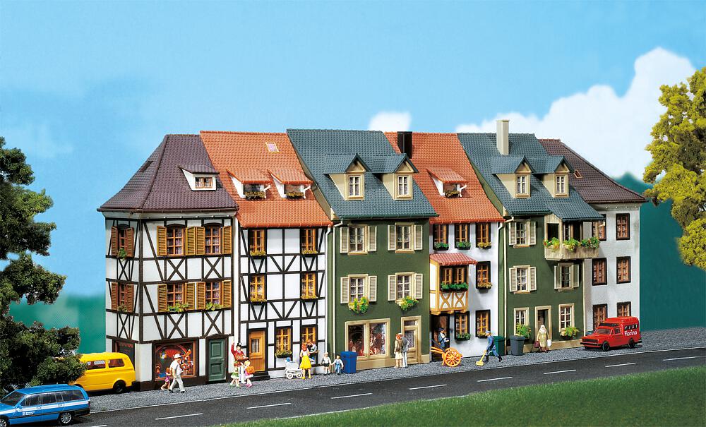 Faller 130430   H0  6 Maisons en relief 65 x 45 x 137 mm, 76 x 65 x 152 mm, 62 x 47 x 142 mm, 76 x 52 x 143 mm, 62 x 58 x 152 mm, 65 x 47 x 139 mm