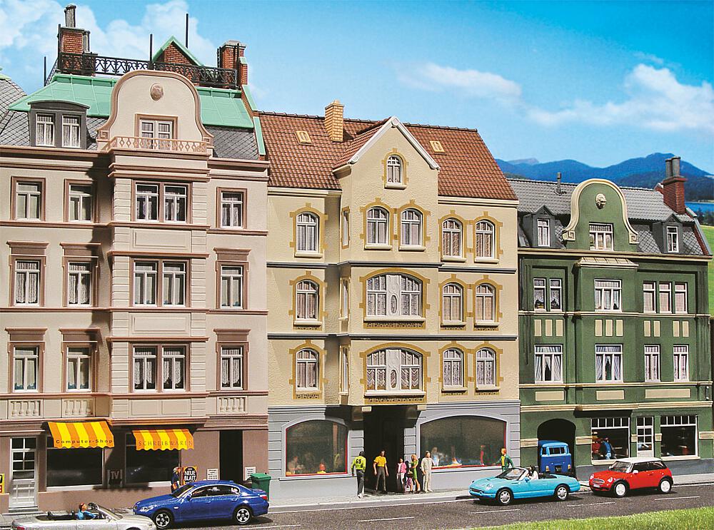 Faller 130447   H0  Maison urbaine avec bistrot 135 x 125 x 200 mm