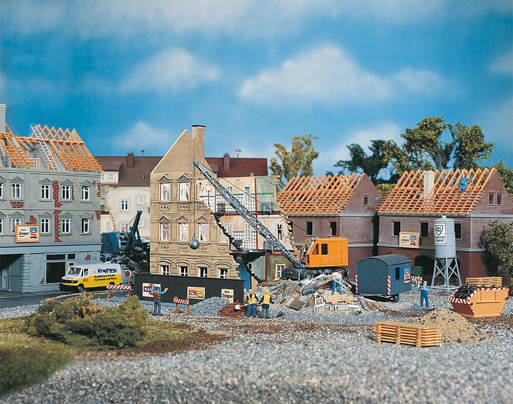 Faller 130466   H0  Maison en démolition avec excavateur de démolition 214 x 115 x 154 mm