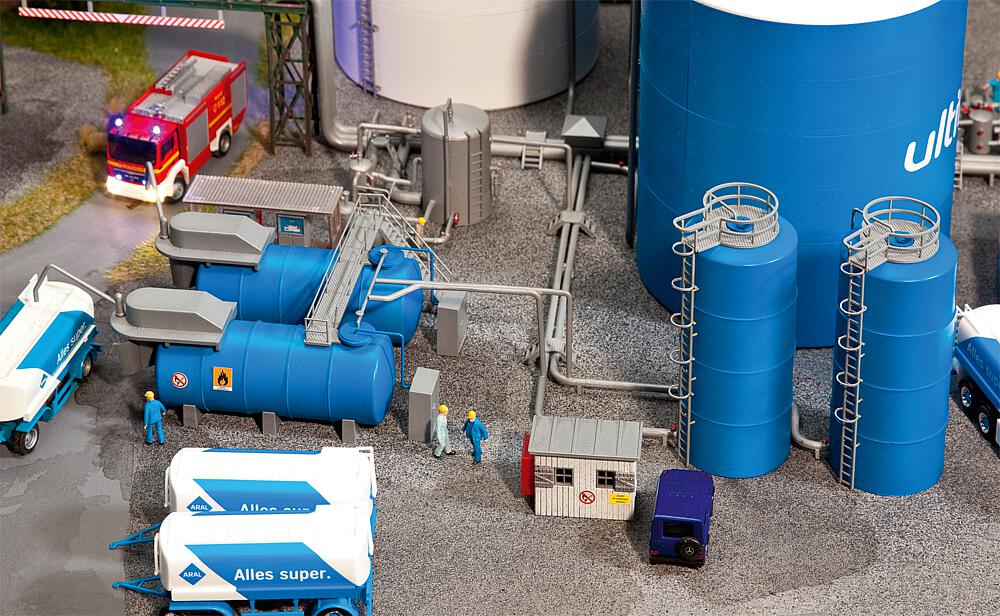 Faller 130486   H0  Réservoirs ARAL 150 x 107 x 56 mm, 68 x 50 x 57 mm, 51,5 x 43 x 105 mm (2 x), 63 x 23 x 28 mm, 43 x 27 x 30 mm