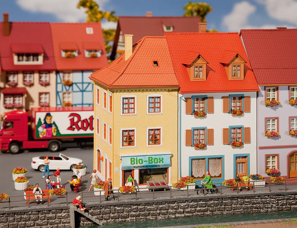 Faller 130496   H0  2 Maisons de petite ville 68 x 91 x 146 mm, 75 x 118 x 150 mm