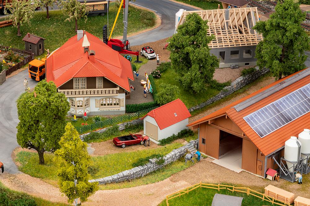 Faller 130583   H0  Ferme avec étable et garage 162 x 152 x 130 mm, 265 x 148 x 95 mm, 65 x 46 x 47 mm