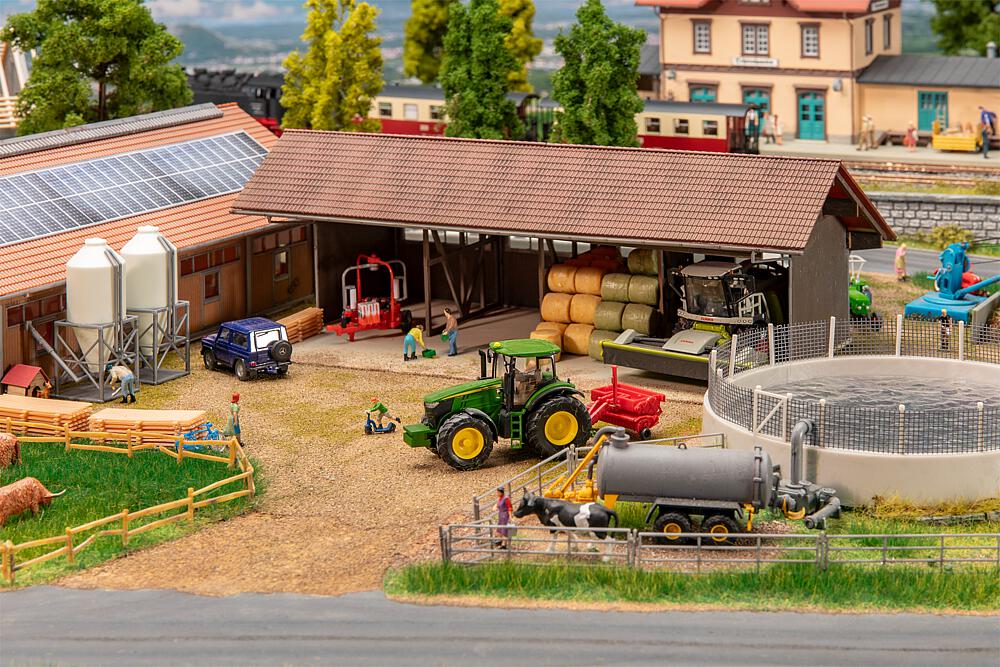 Faller 130584   H0  Remise à outils, fosse à lisier et silos à fourrage 265 x 120 x 93 mm, Ø 142 x 39 mm, 27 x 24 x 65 mm