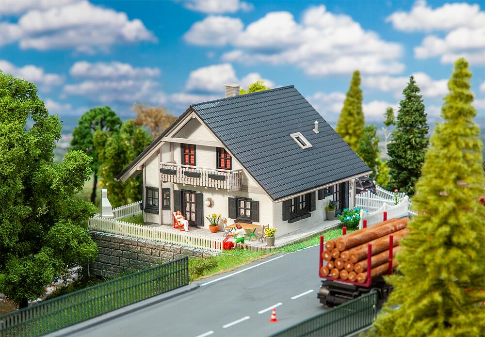 Faller 130640   H0  Maison individuelle rénovée 127 x 126 x 88 mm