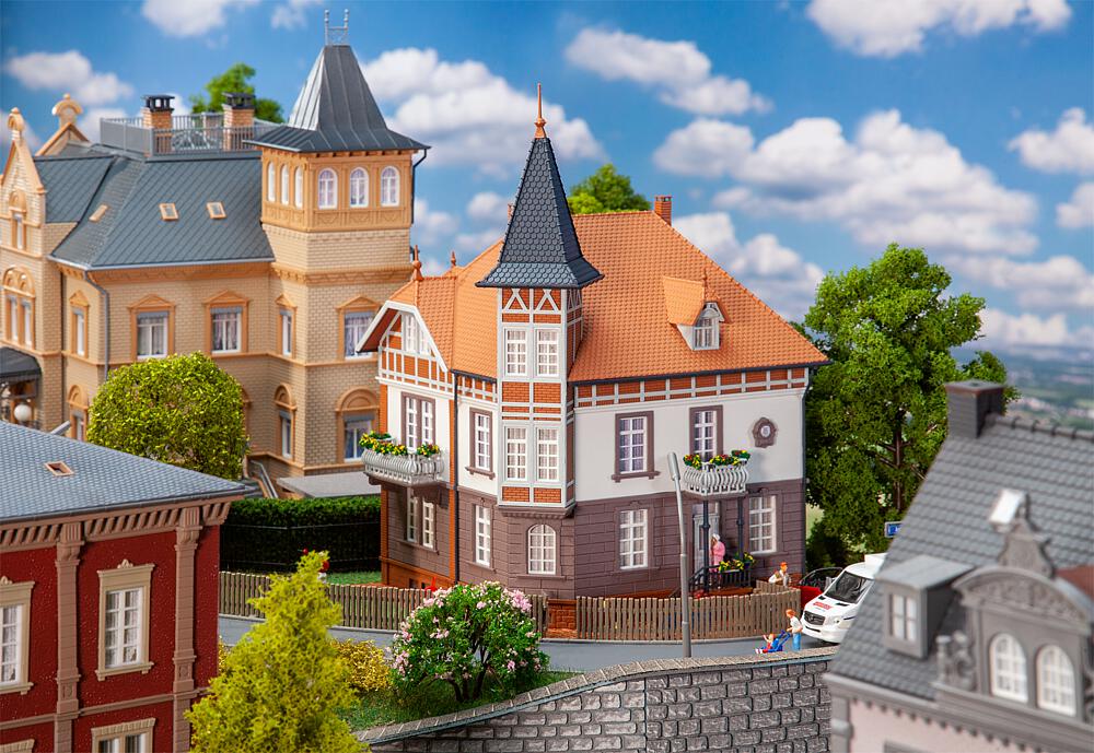 Faller 130645   H0  Villa urbaine 125 x 130 x 190 mm