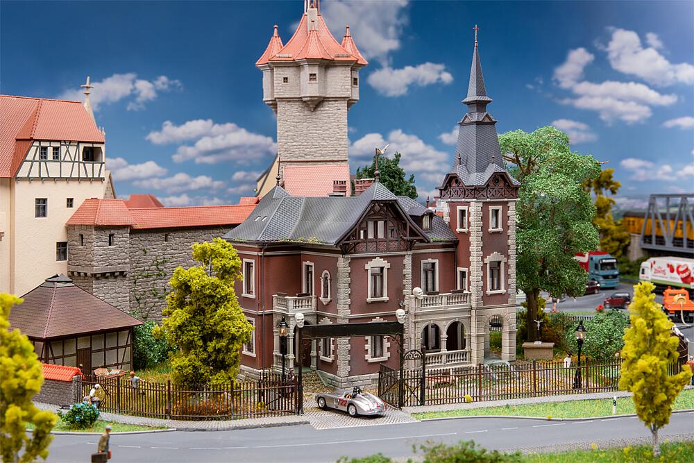 Faller 130646   H0  Villa urbaine 186 x 176 x 254 mm