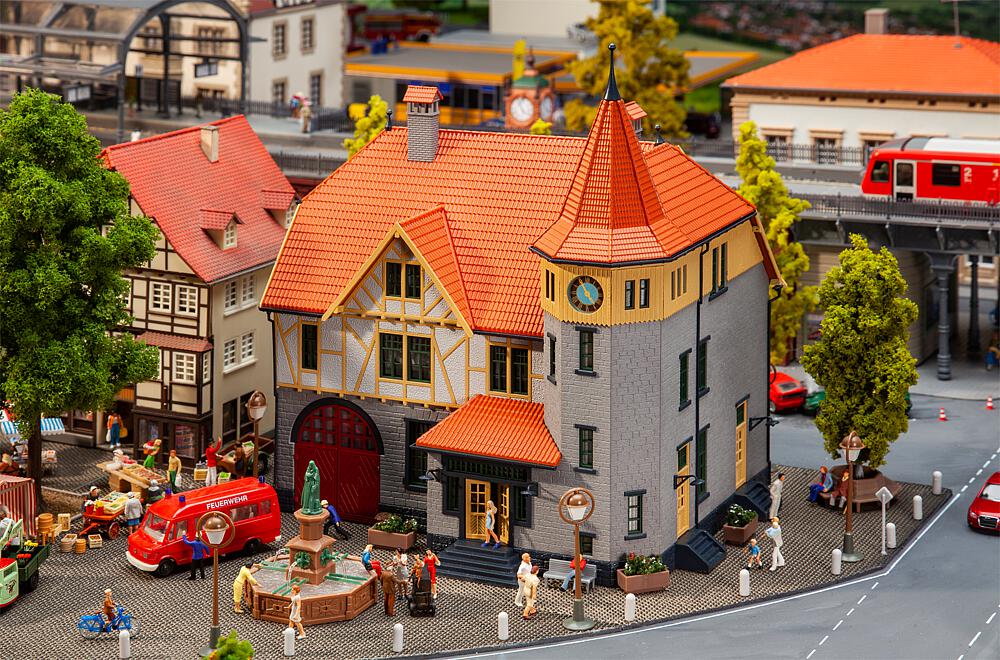 Faller 130649   H0  Mairie avec garage de pompiers 206 x 168 x 215 mm