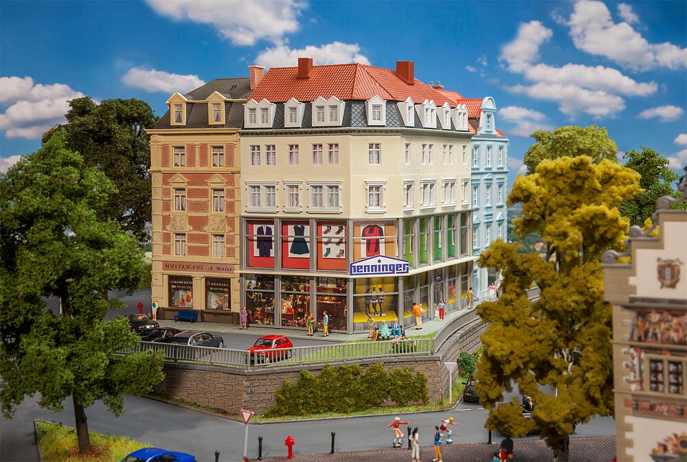 Faller 130704   H0  Grand magasin Henninger 210 x 155 x 223 mm