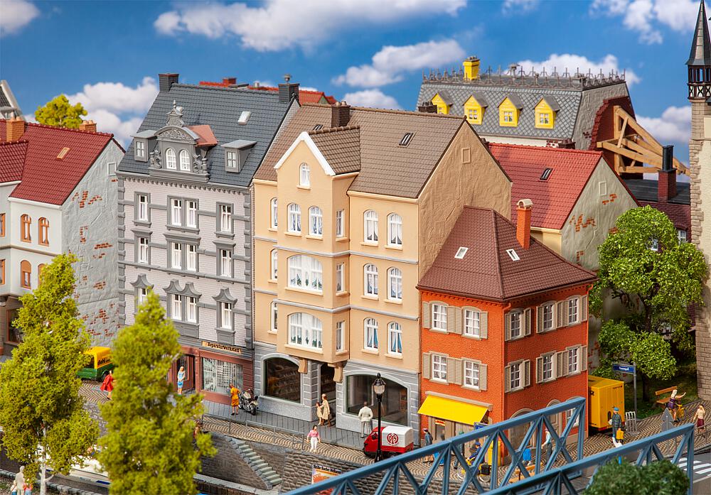 Faller 130706   H0  Maison urbaine avec magasin de chaussures 135 x 125 x 200 mm