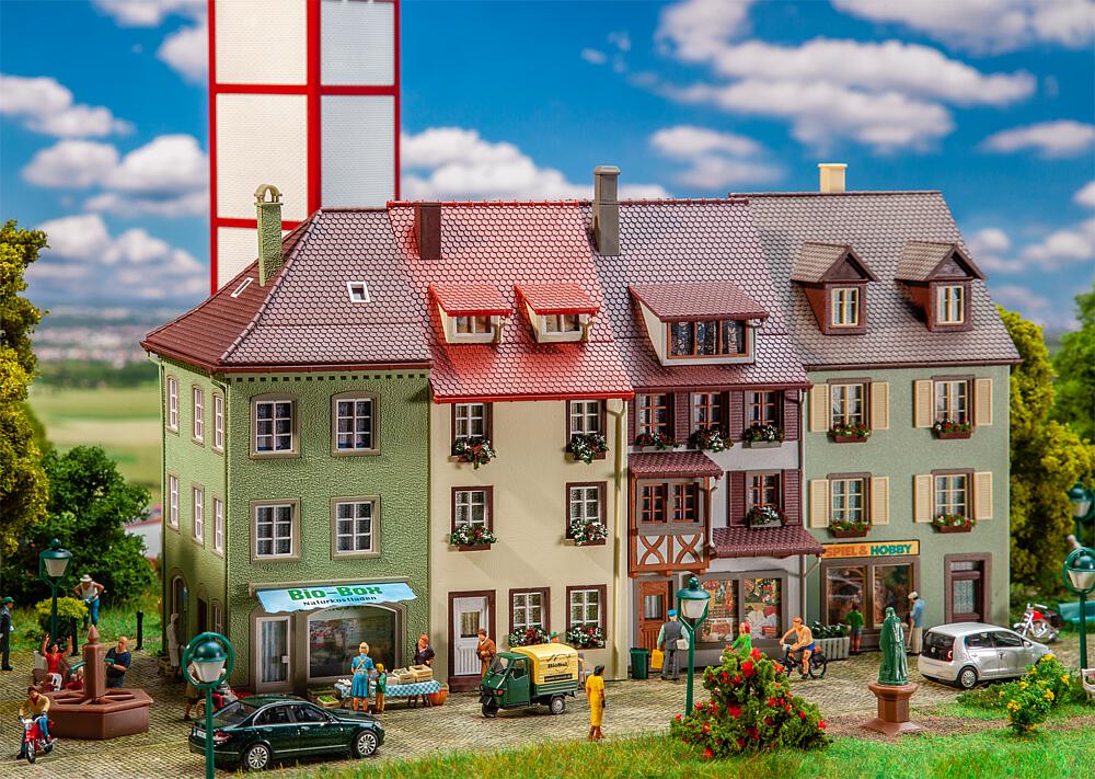 Faller 130708   H0  3 Maisons provinciales 68 x 91 x 146 mm, 62 x 103 x 142 mm, 62 x 110 x 152 mm 