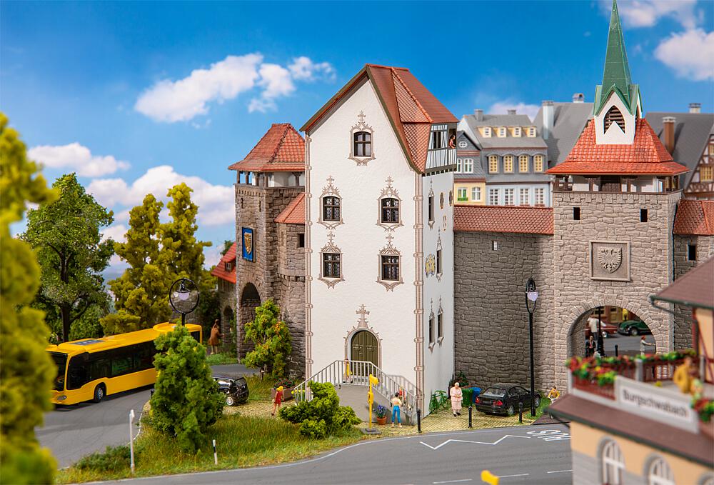 Faller 130823   H0  Château épiscopal 115 x 77 x 218 mm