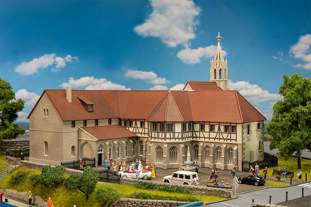 Faller 130827   H0  Vieille abbaye avec cloître 405 x 345 x 260 mm