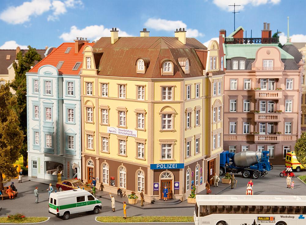 Faller 130910   H0  Commissariat Goethestraße 250 x 205 x 225 mm