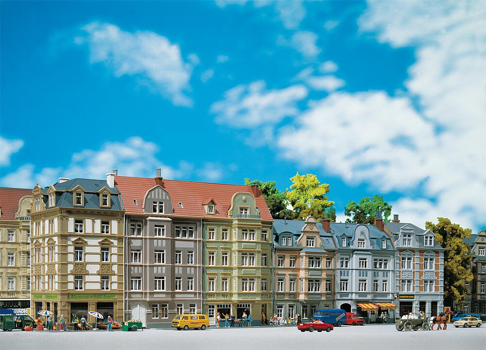 Faller 130915   H0  Rangée d’immeubles urbains Goethestraße 500 x 180 x 245 mm