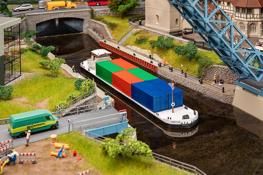 Faller 131013   H0  Cargo fluvial avec conteneurs 359 x 60 x 52 mm