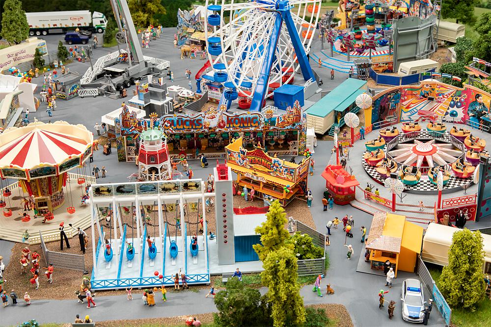 Faller 140460   H0  Kit de fête foraine Plaisir de la fête foraine 260 x 225 x 140 mm, Ø 152 x 125 mm, 65 x 65 x 106 mm, 253 x 55 x 75 mm, 110 x 61 x 72 mm, 70 x 41 x 42 mm, 184 x 98 x 104 mm