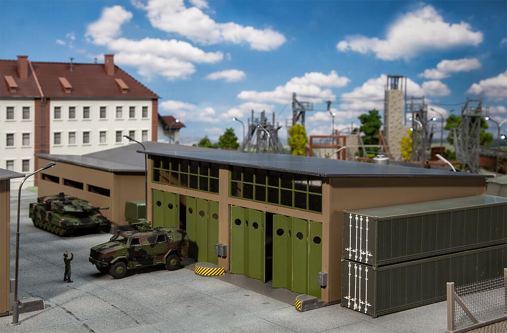 Faller 144103   H0  Hall de réparation 235 x 195 x 85 mm