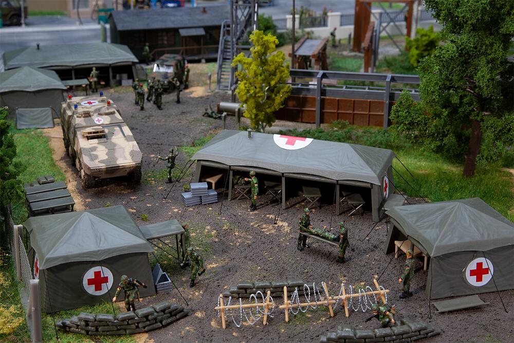 Faller 144109   H0  Tentes-infirmeries 109 x 46 x 32 mm (1 x), 50 x 50 x 30 mm (2 x)