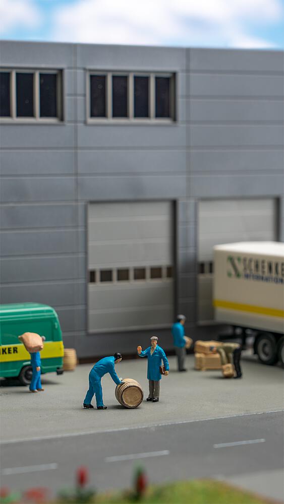 Faller 151609   H0  Ouvriers des transports avec paquets et fûts 