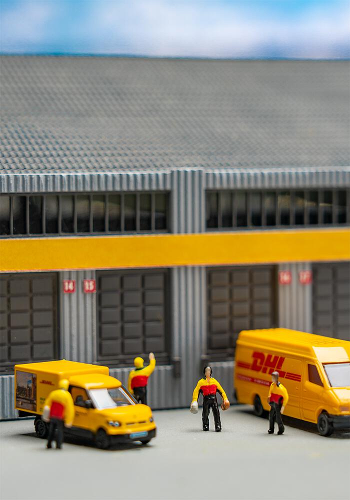 Faller 155602   N  Porteurs de colis 