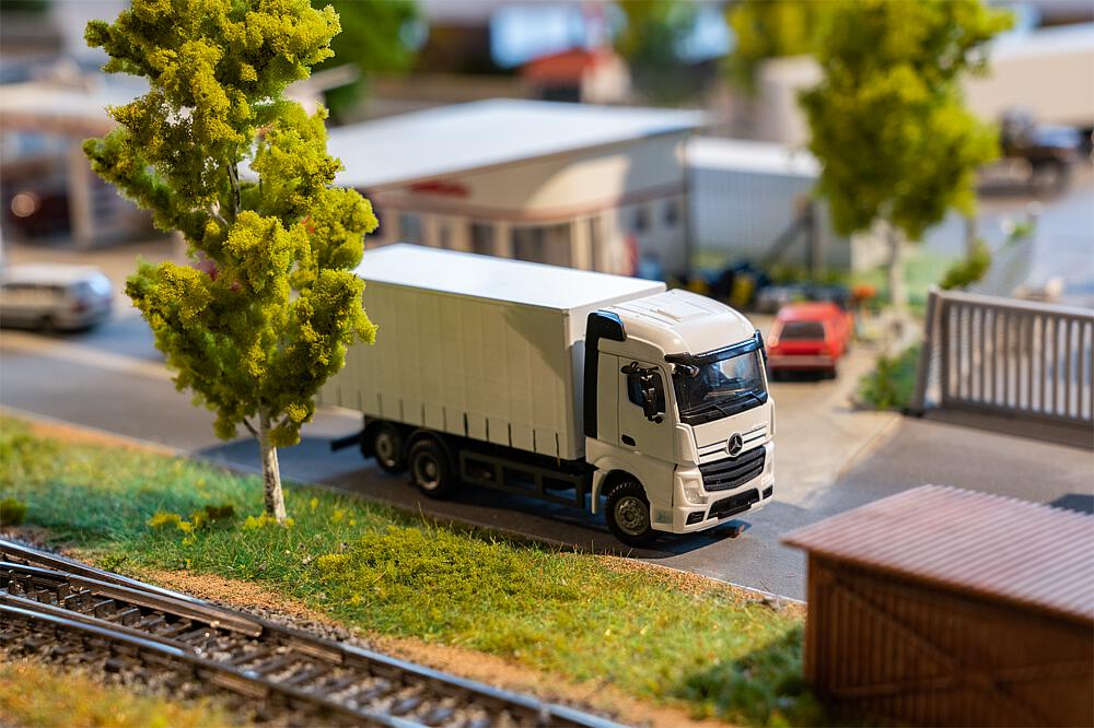 Faller 161486   H0  Camion MB Actros StreamSpace (HERPA) 