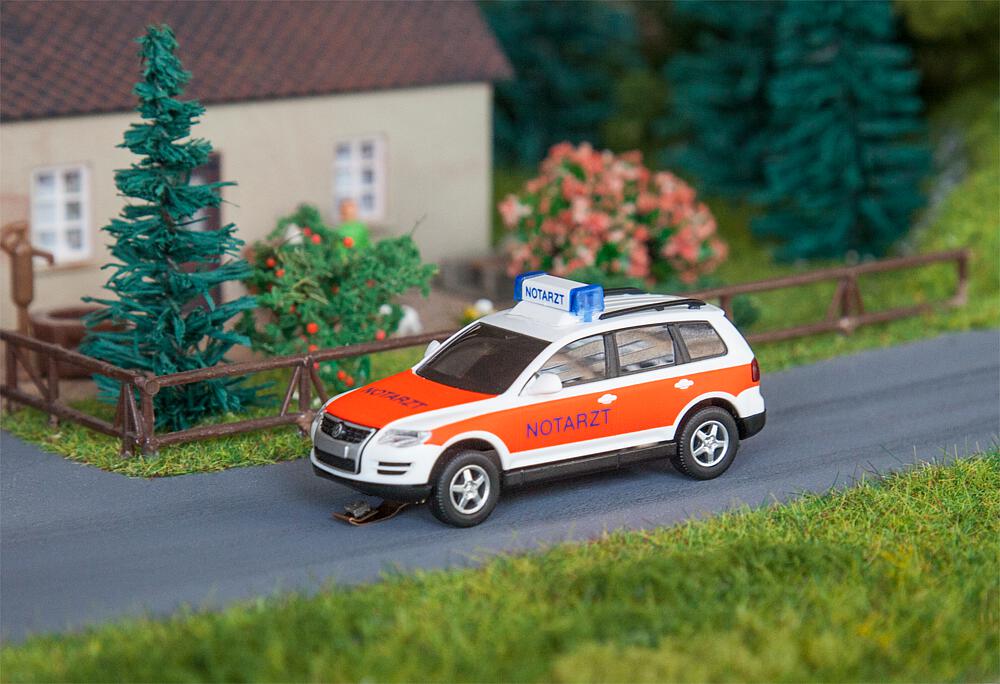 Faller 161559   H0  VW Touareg Médecin d'urgence (WIKING) 
